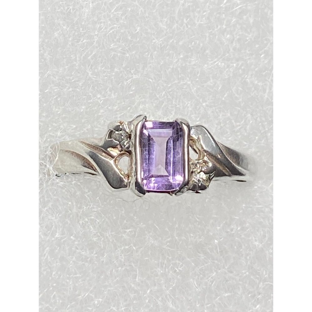 Avon Sterling Silver and Amethyst Ring with two white‎ stones Sz 7